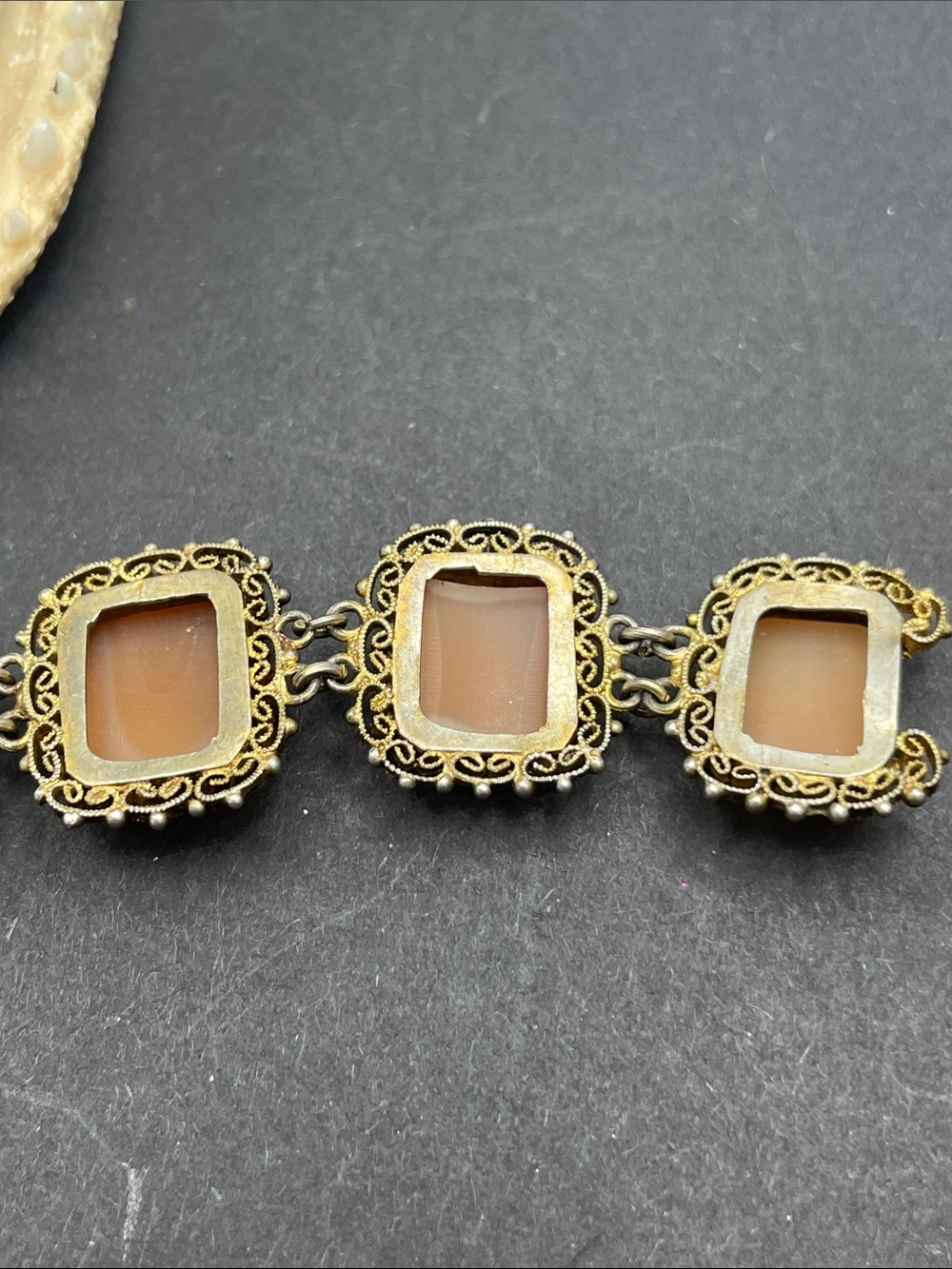 Three graces shell cameo panel vermeil bracelet vintage - Picture 7 of 10